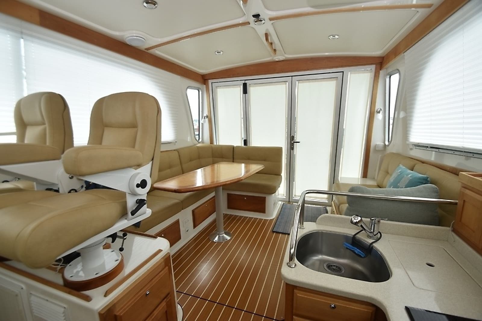 2009 Back Cove 37 - Photo 14