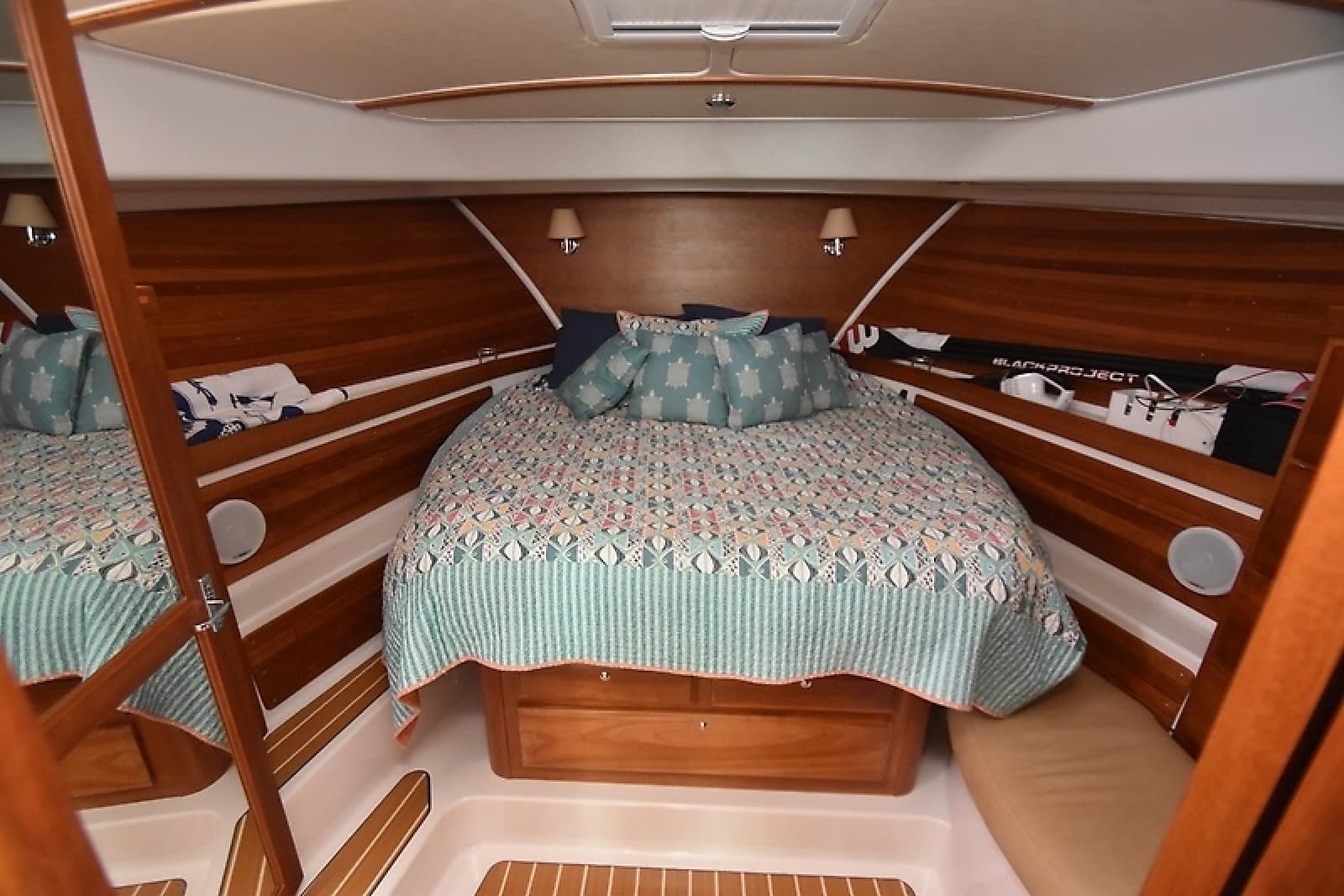 2009 Back Cove 37 - Photo 9