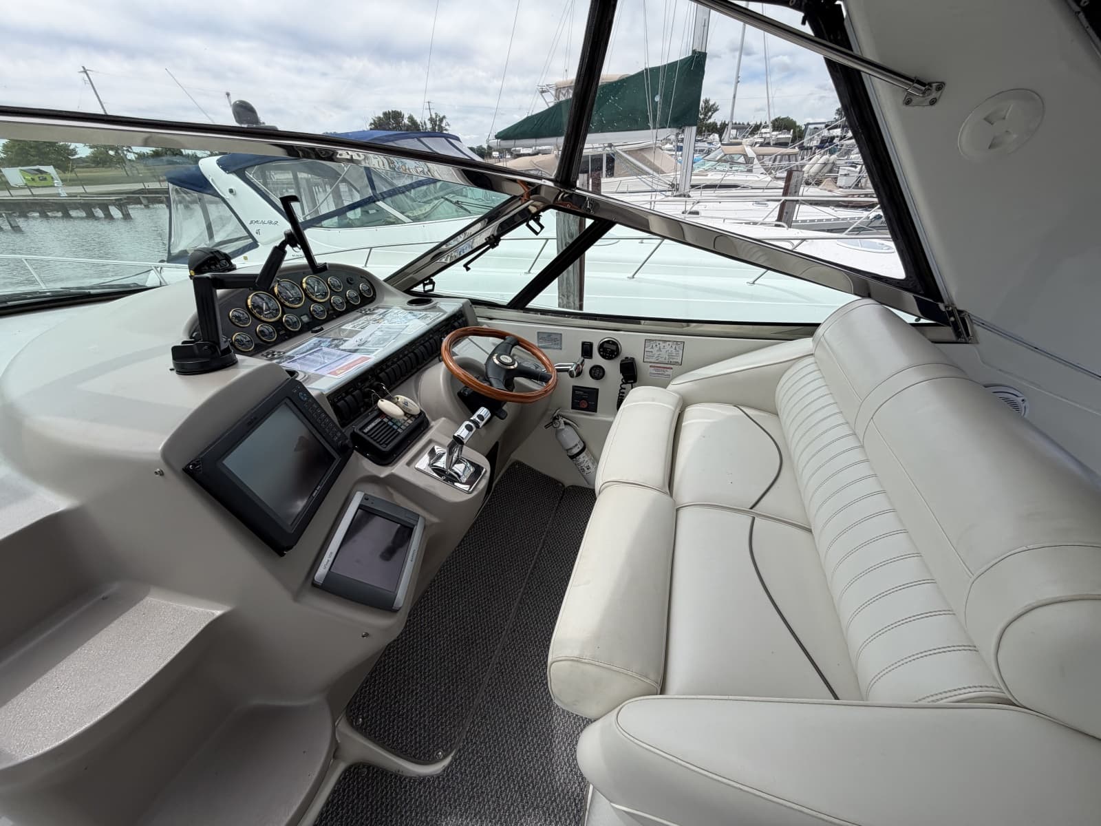 2001 Cruisers Yachts 3780 Express - Photo 15