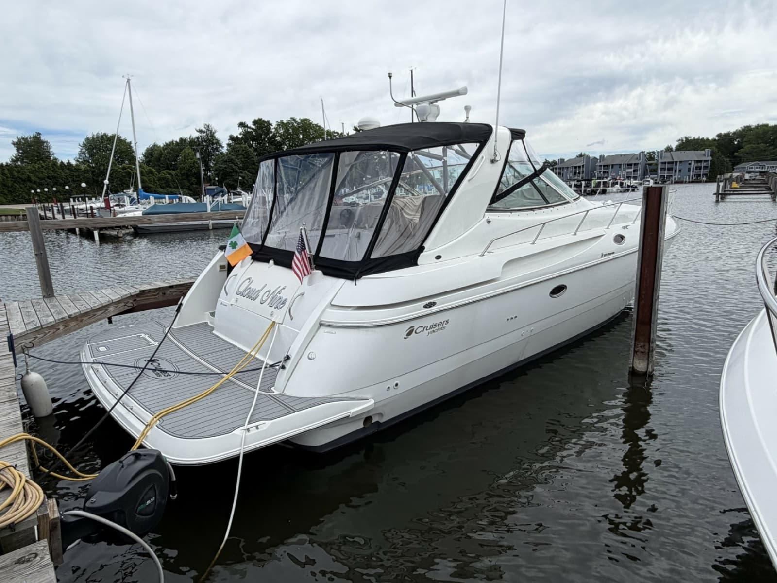 2001 Cruisers Yachts 3780 Express - Photo 4