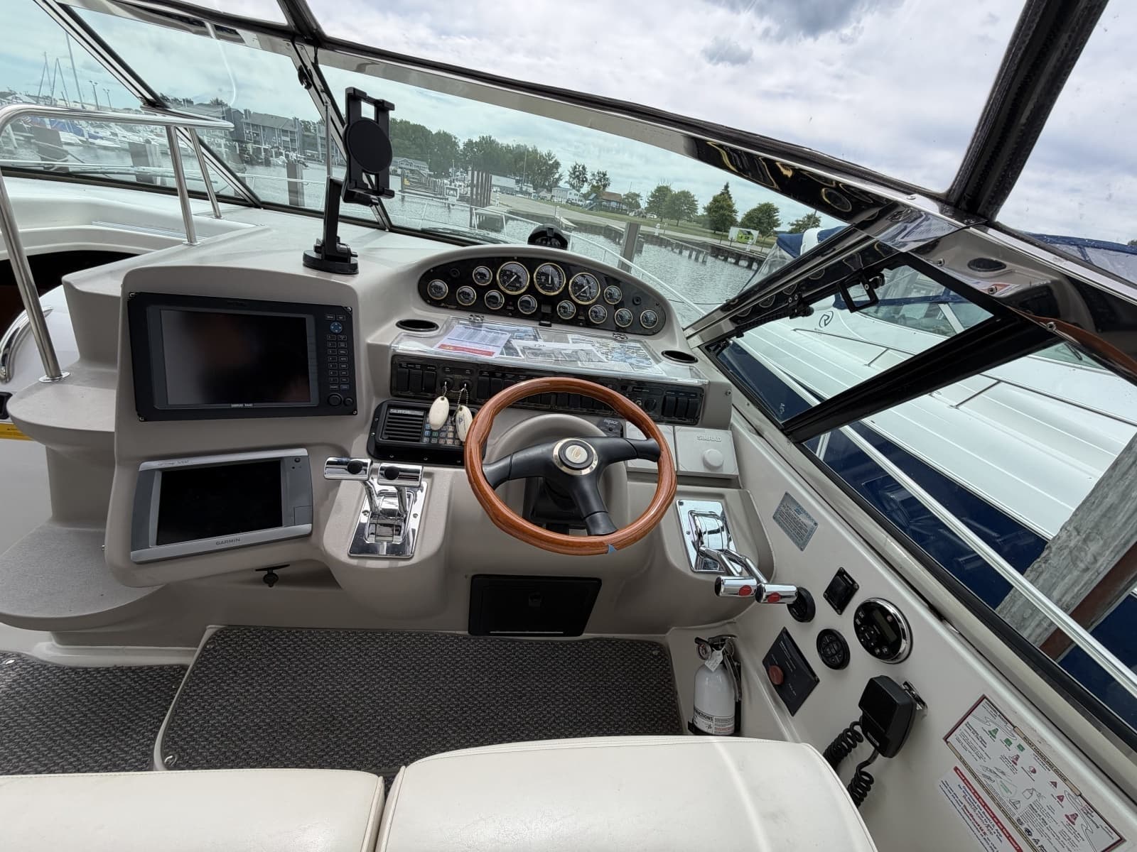 2001 Cruisers Yachts 3780 Express - Photo 16