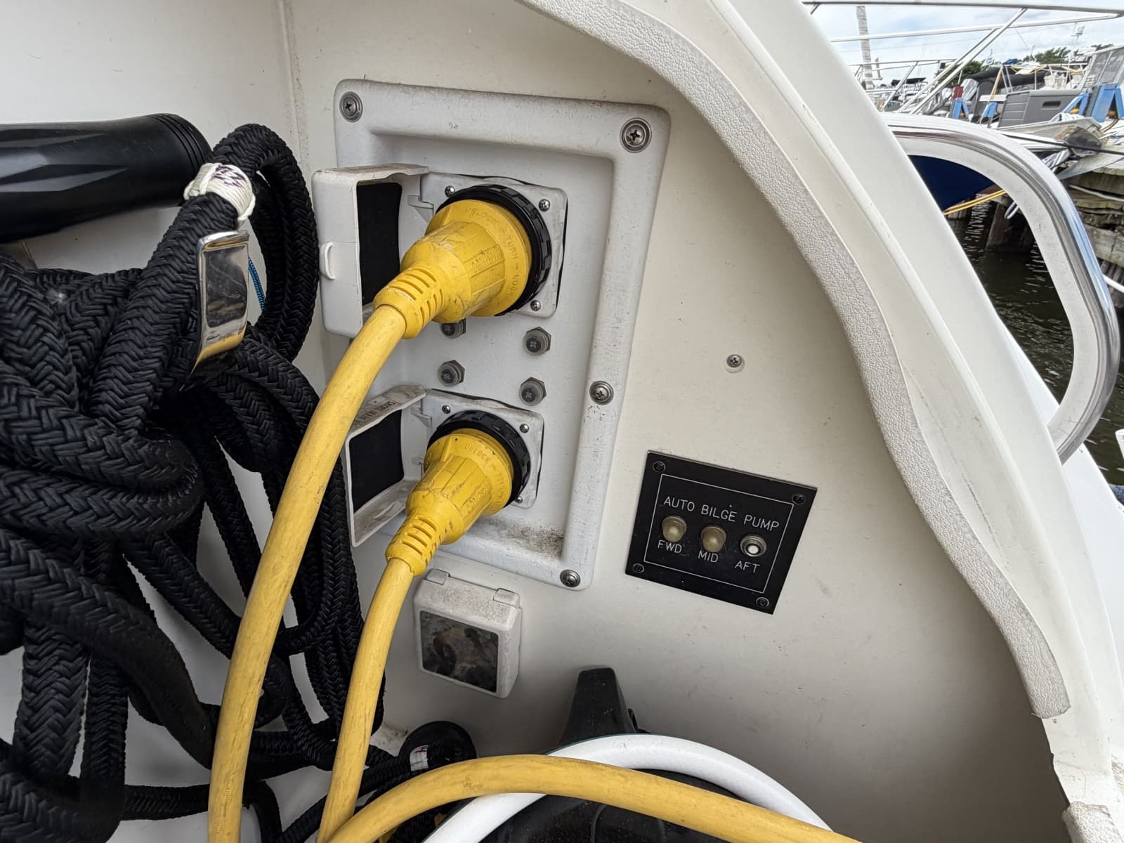 2001 Cruisers Yachts 3780 Express - Photo 9