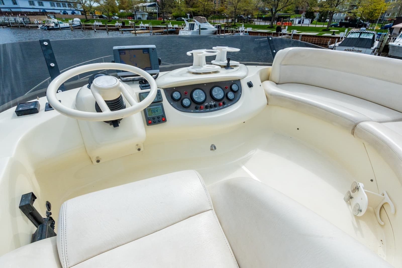 2004 Azimut 39 Flybridge - Photo 28