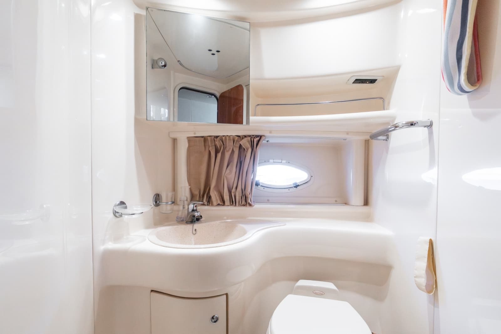 2004 Azimut 39 Flybridge - Photo 23