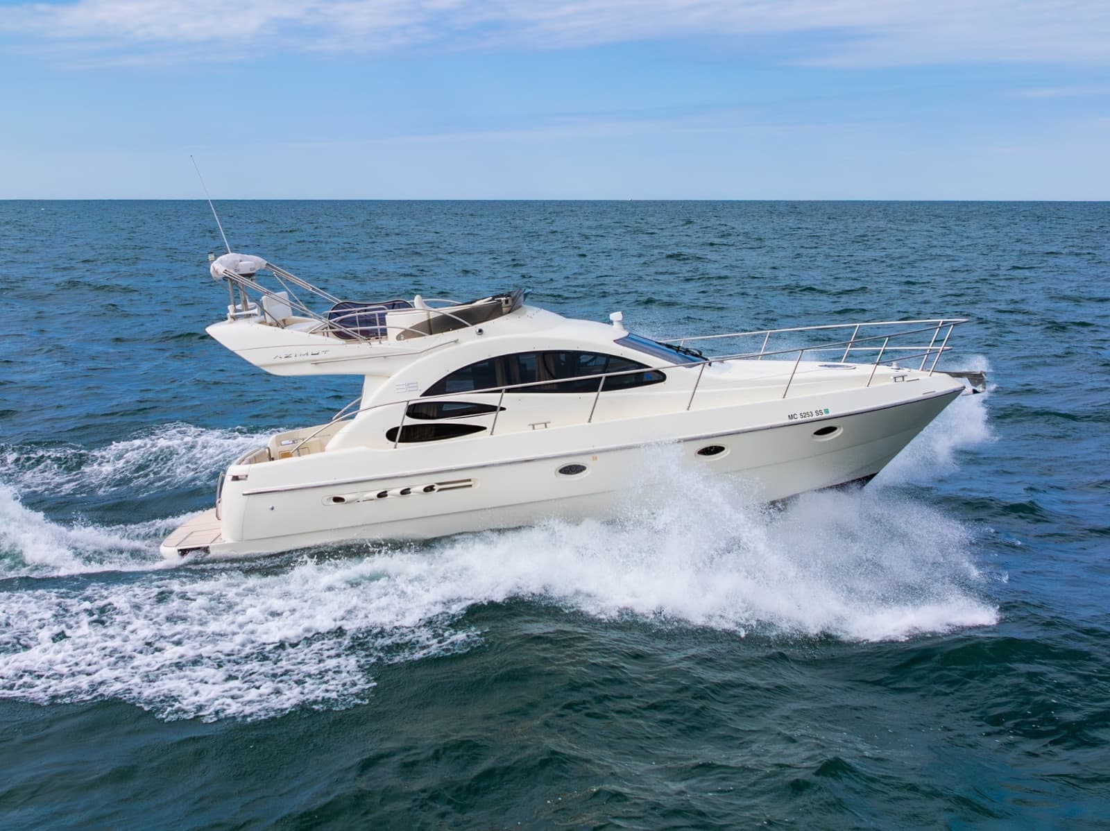 2004 Azimut 39 Flybridge - Photo 2