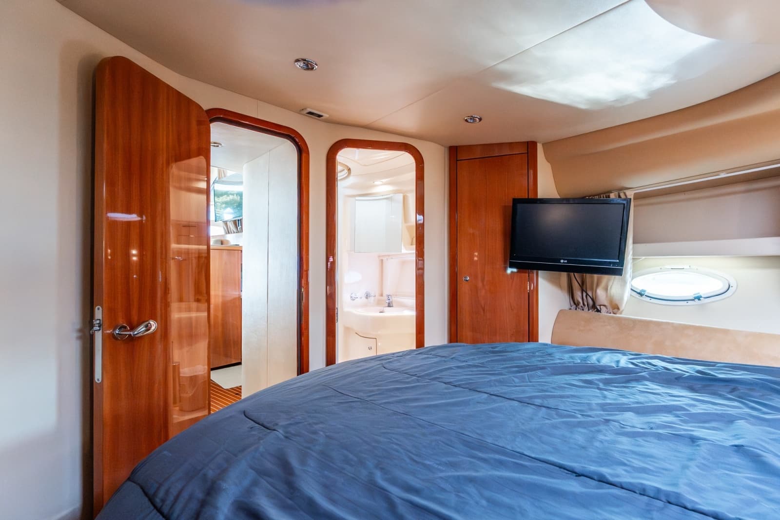 2004 Azimut 39 Flybridge - Photo 25