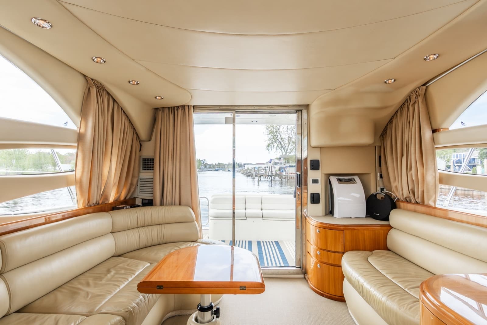 2004 Azimut 39 Flybridge - Photo 18