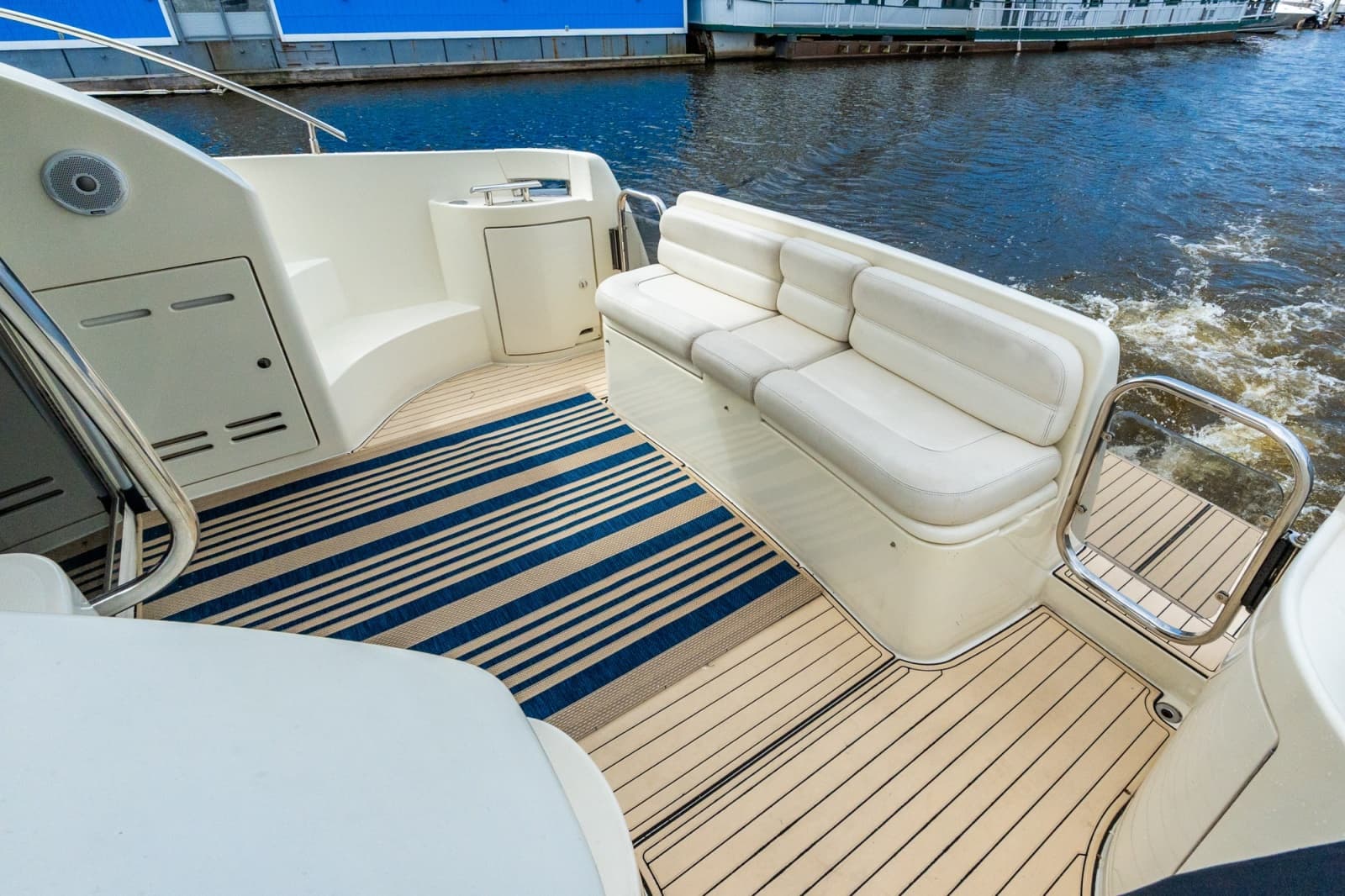2004 Azimut 39 Flybridge - Photo 27