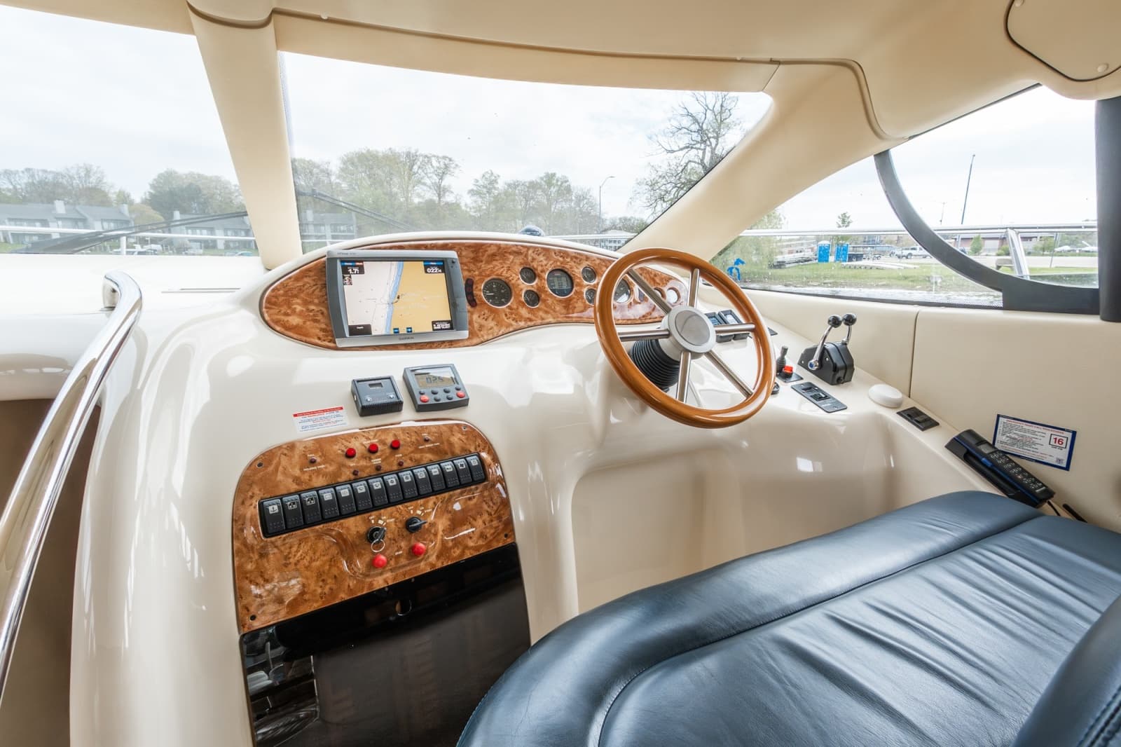 2004 Azimut 39 Flybridge - Photo 11