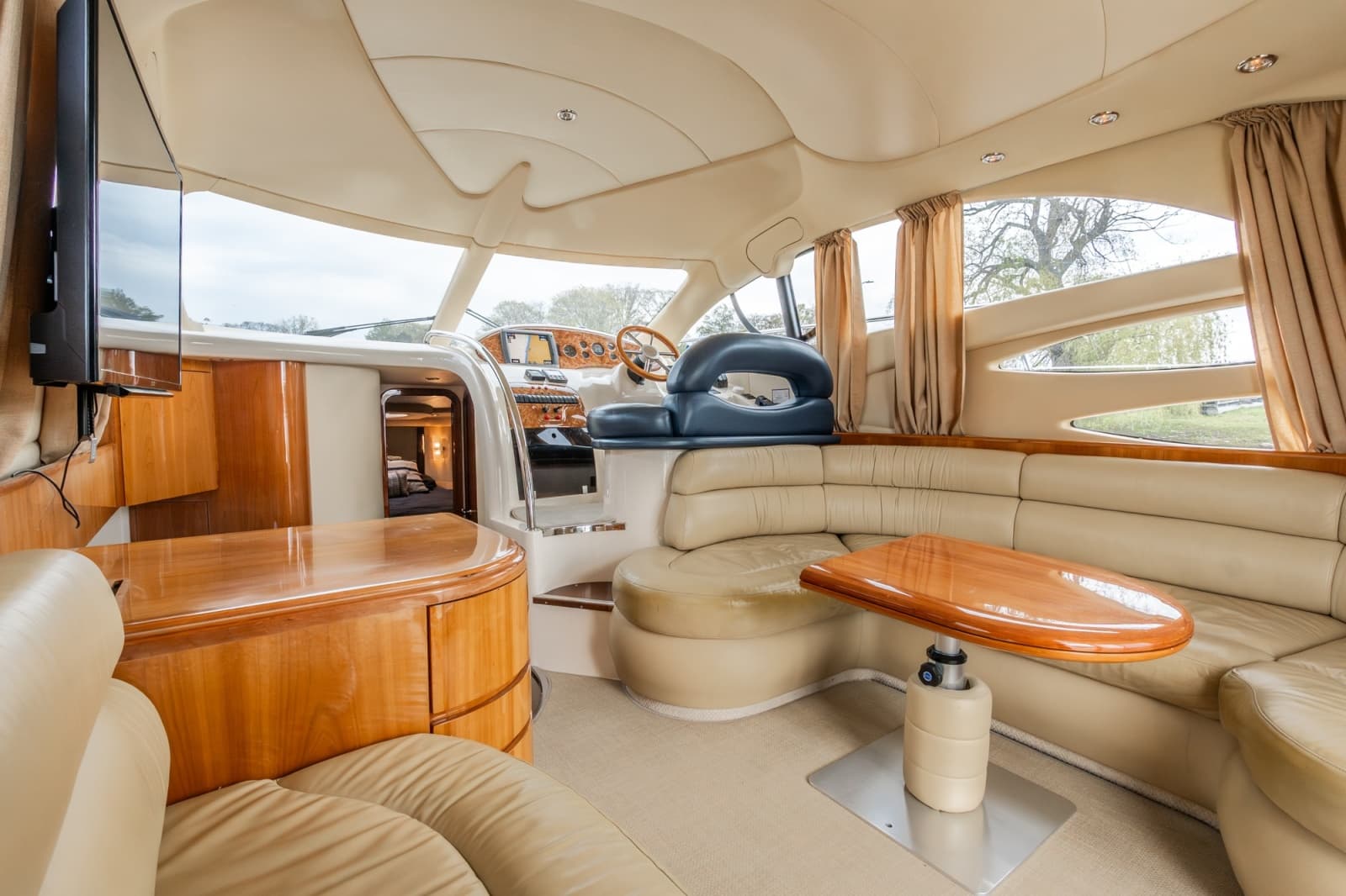 2004 Azimut 39 Flybridge - Photo 19