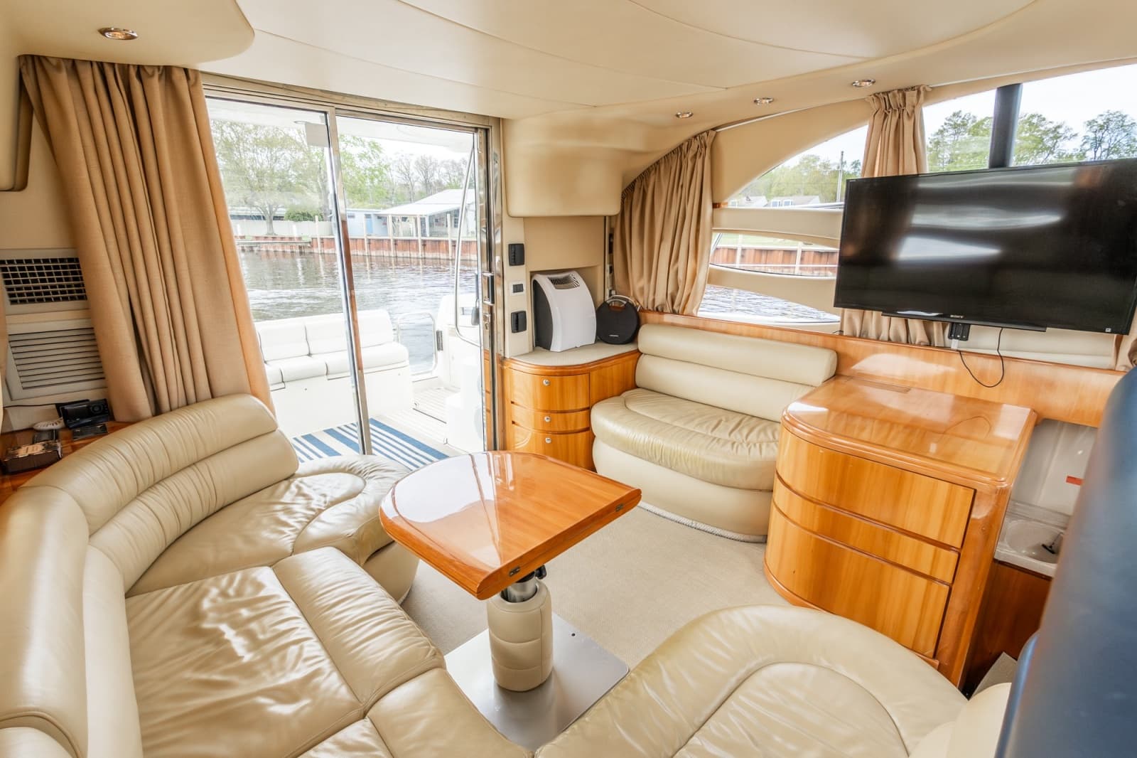 2004 Azimut 39 Flybridge - Photo 17