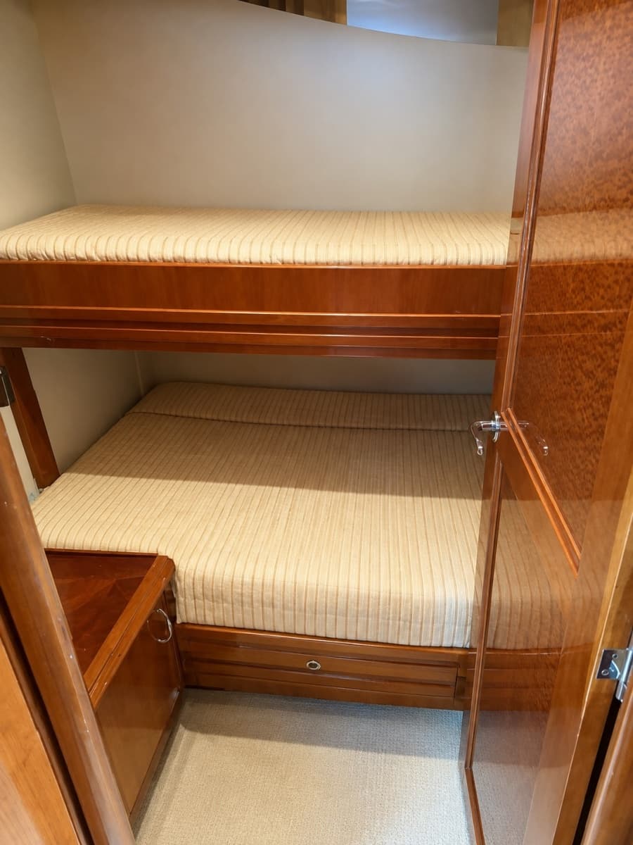 2006 Carver Voyager - Photo 26