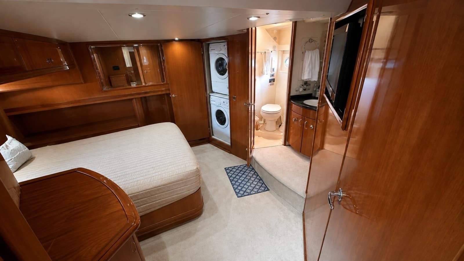 2006 Carver Voyager - Photo 17