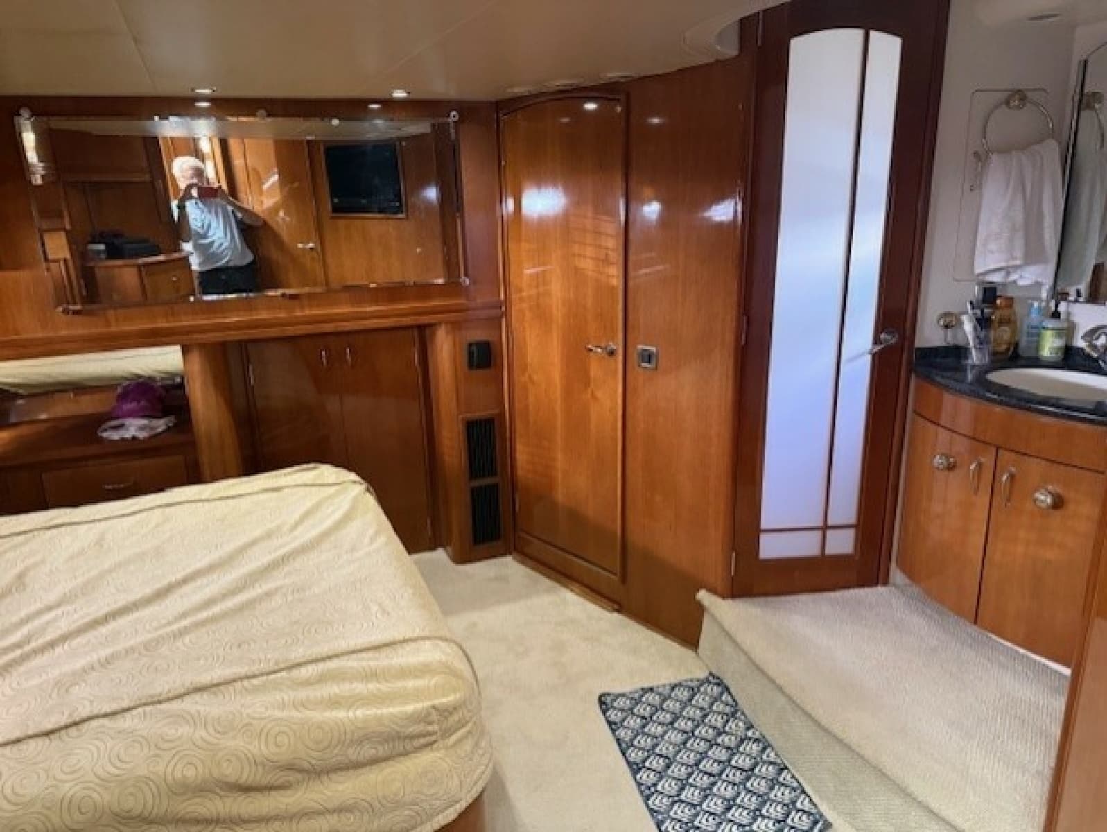 2006 Carver Voyager - Photo 17