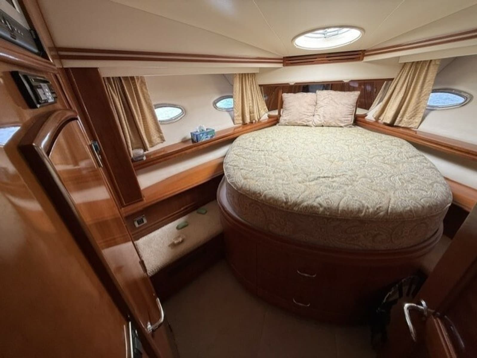 2006 Carver Voyager - Photo 23