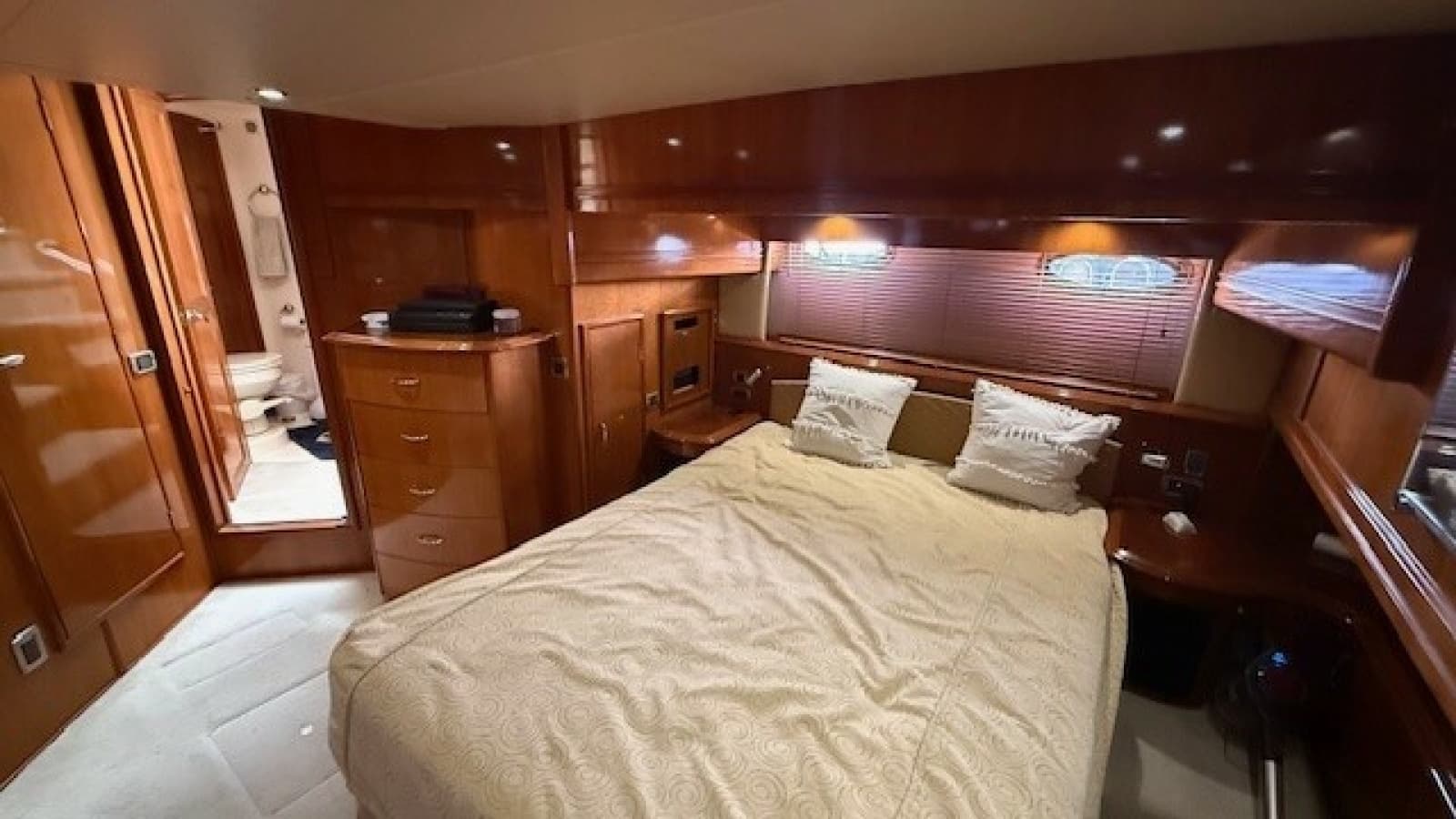 2006 Carver Voyager - Photo 19