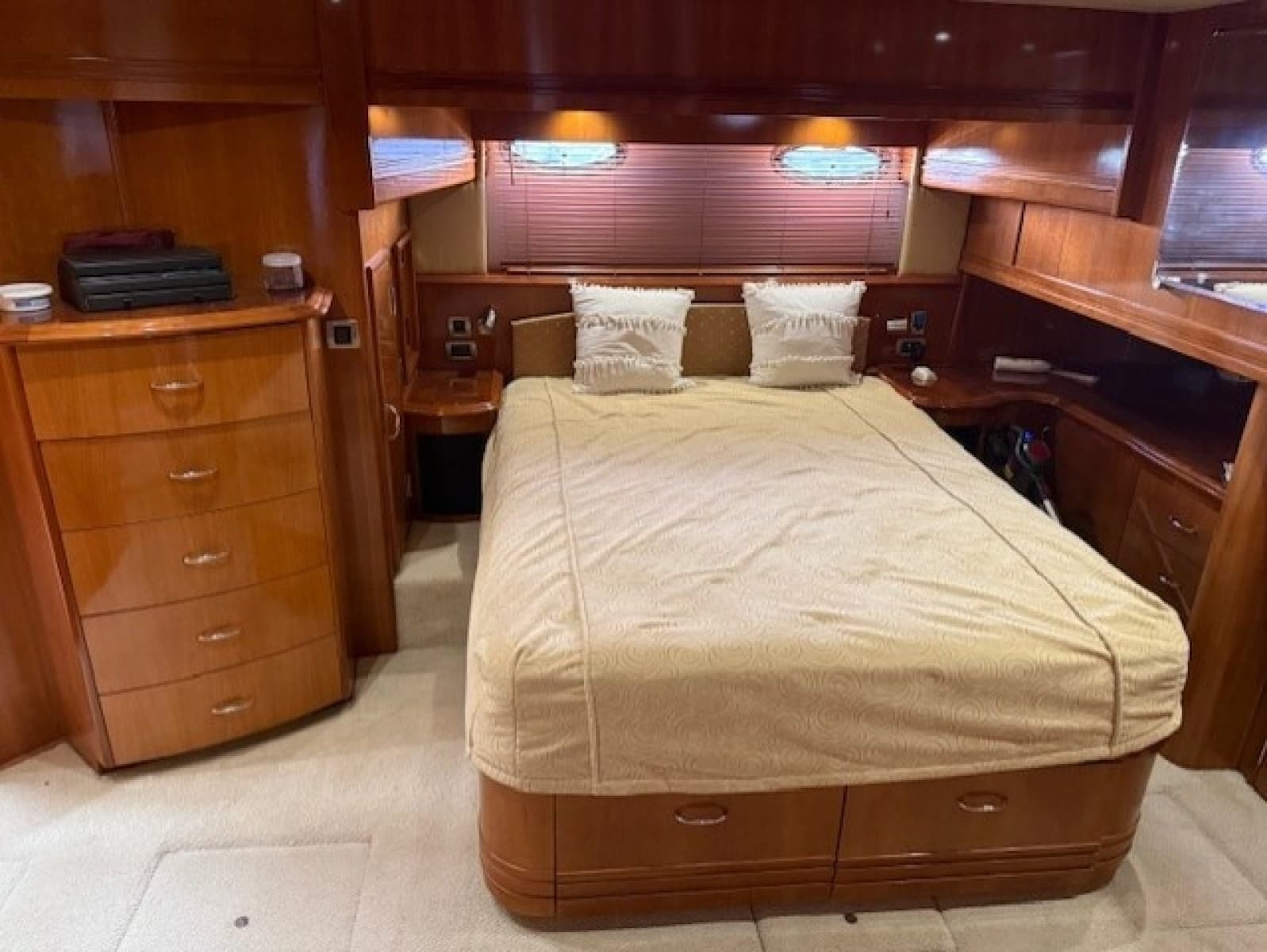 2006 Carver Voyager - Photo 16