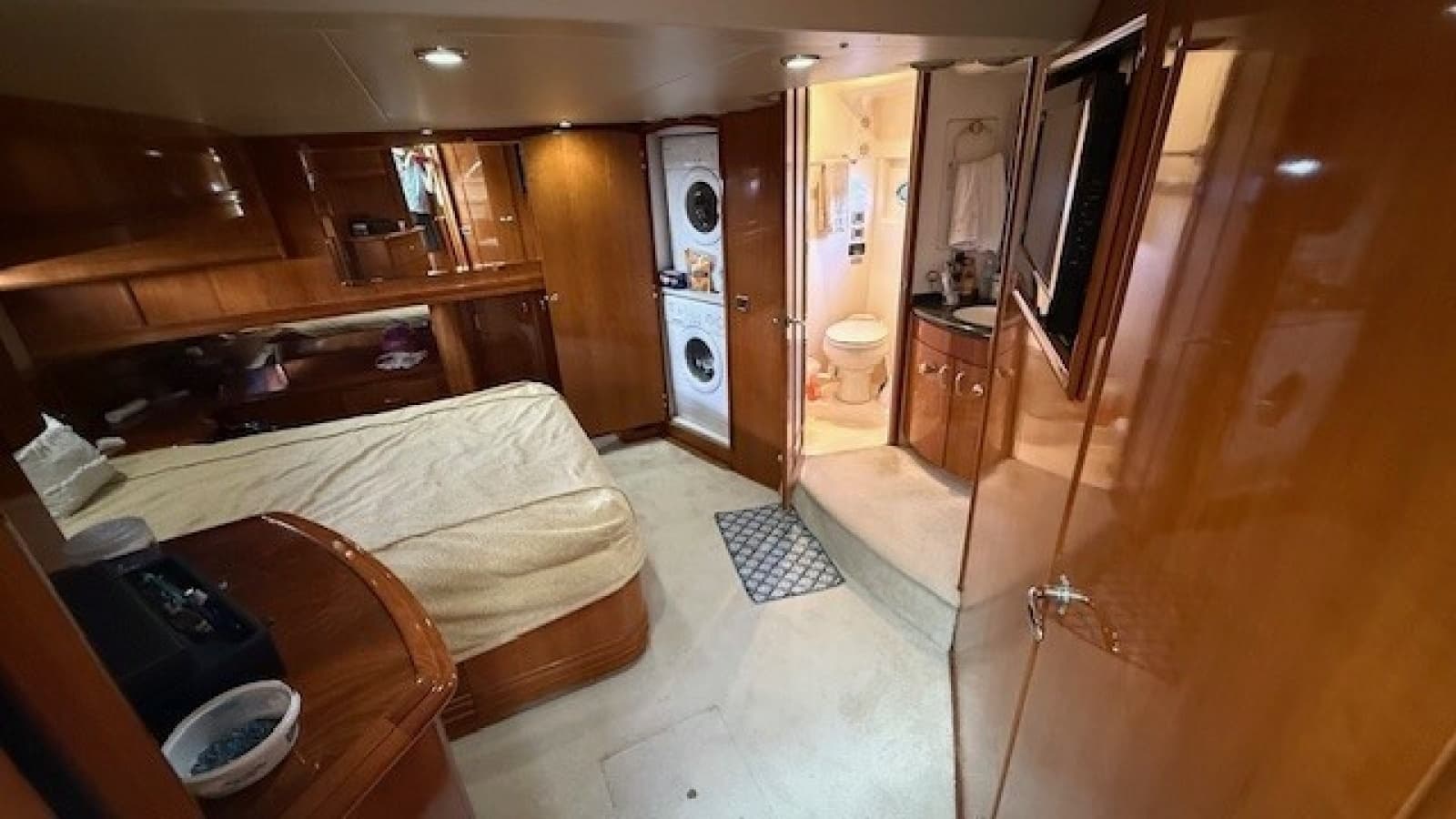 2006 Carver Voyager - Photo 18