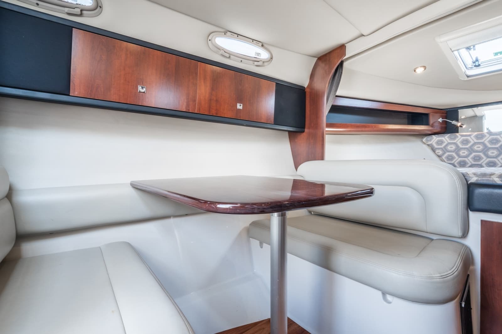 2016 Chaparral 290 Signature - Photo 35