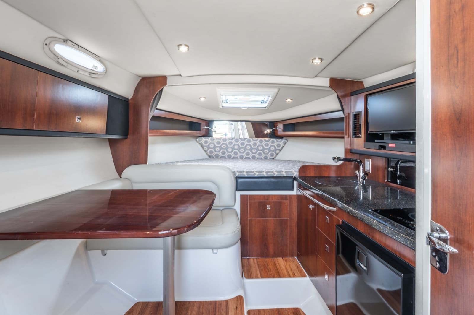 2016 Chaparral 290 Signature - Photo 33