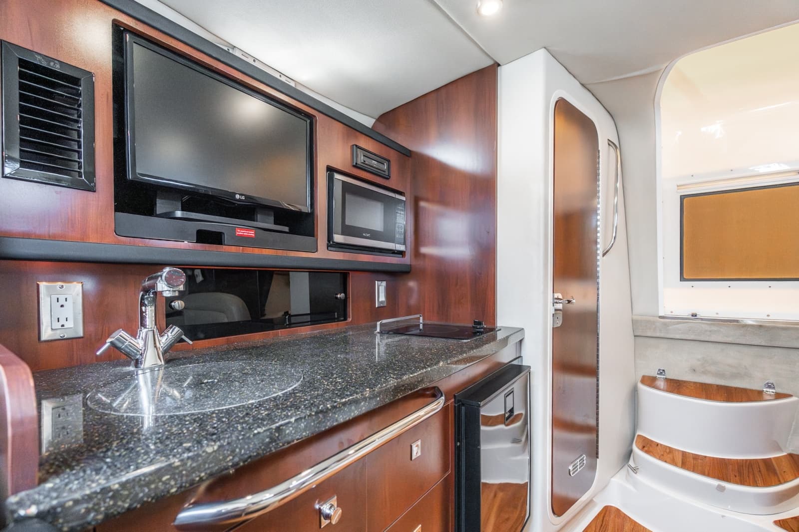 2016 Chaparral 290 Signature - Photo 37