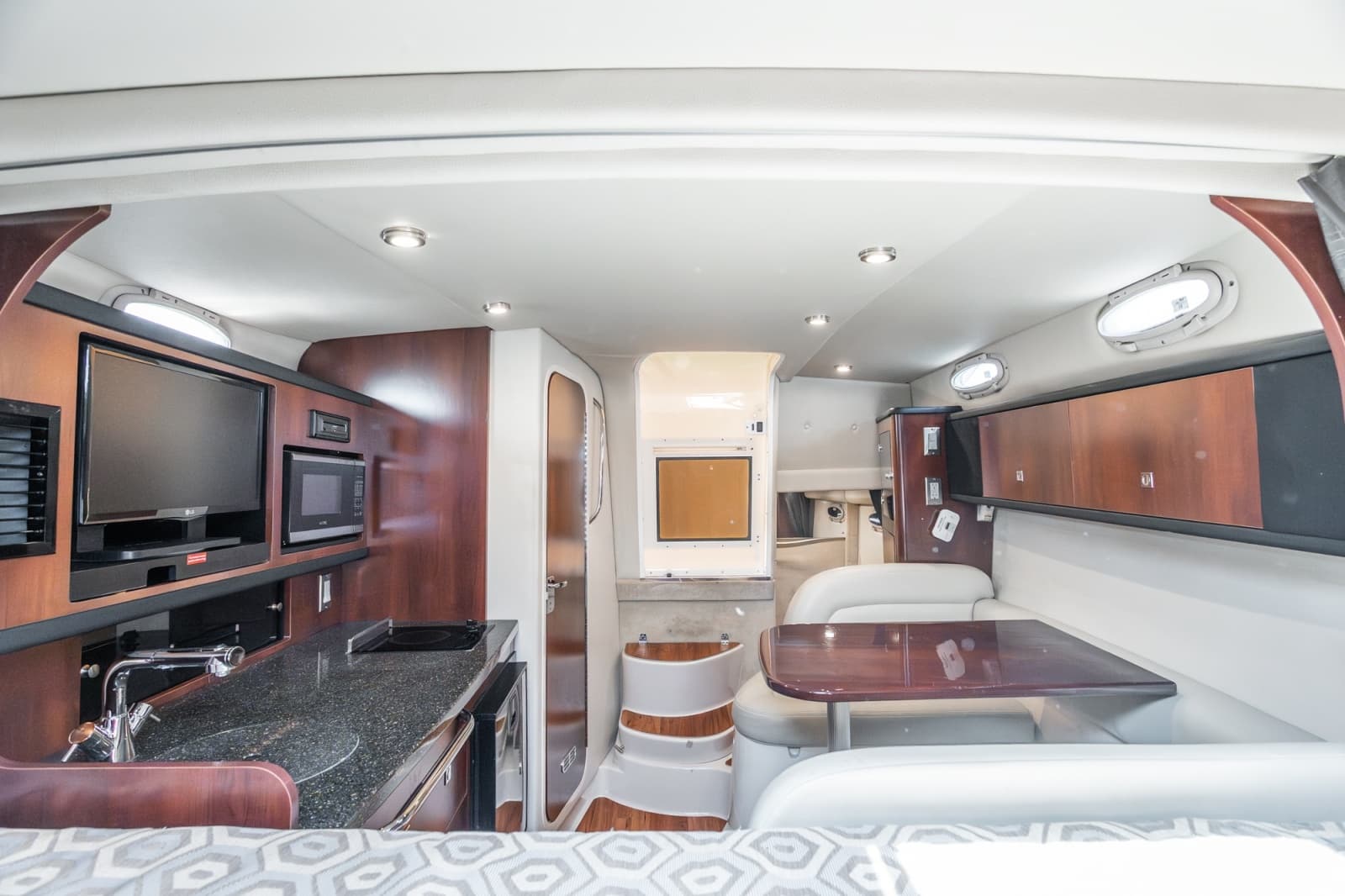 2016 Chaparral 290 Signature - Photo 36