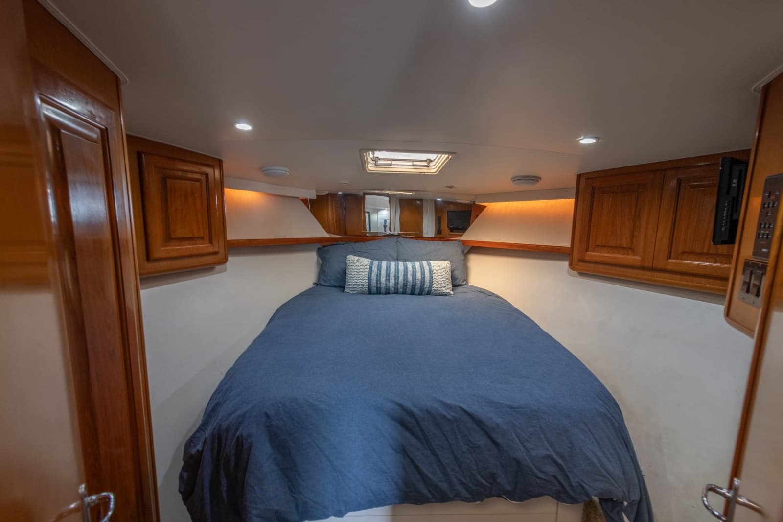 1997 Viking 43' Viking Open - Photo 41
