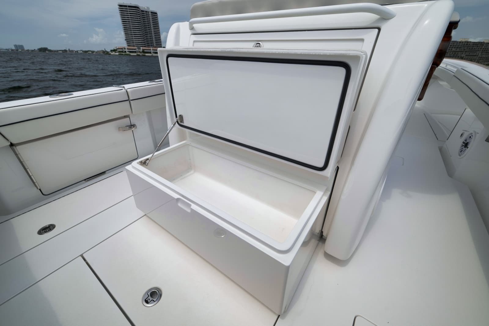 2023 Valhalla Boatworks V-33 - Photo 45