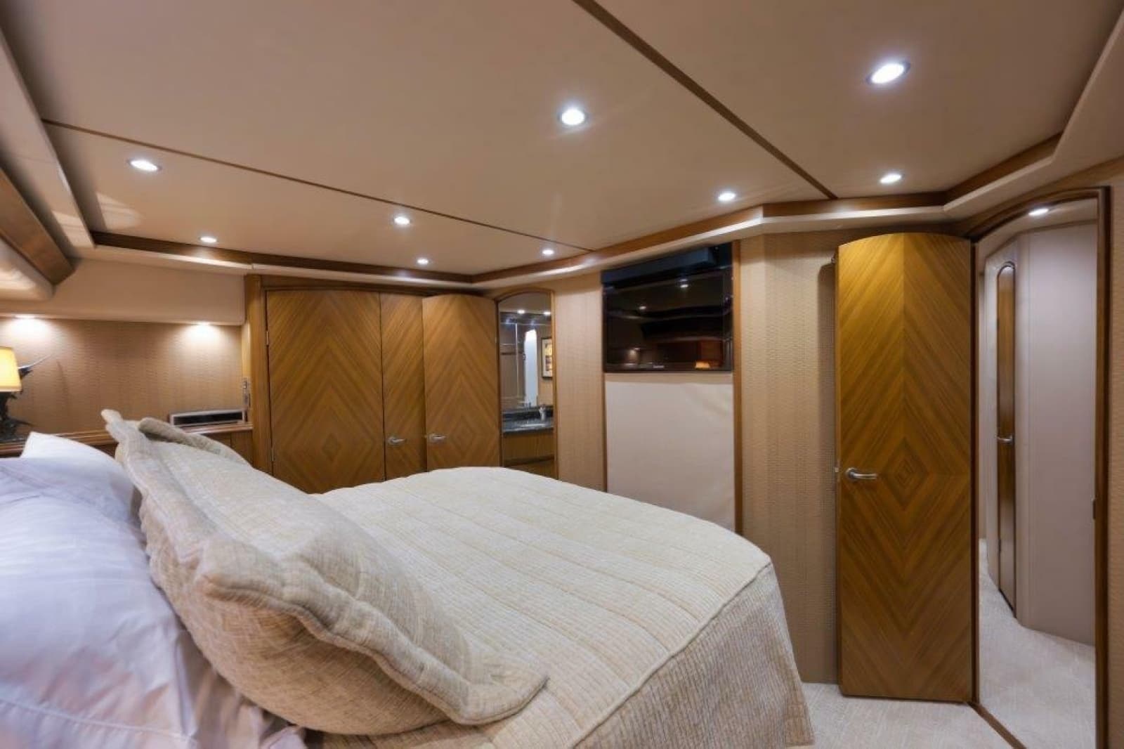 2011 Viking 70 Convertible - Photo 16