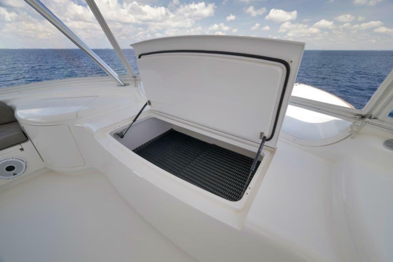 2011 Viking 70 Convertible - Photo 33