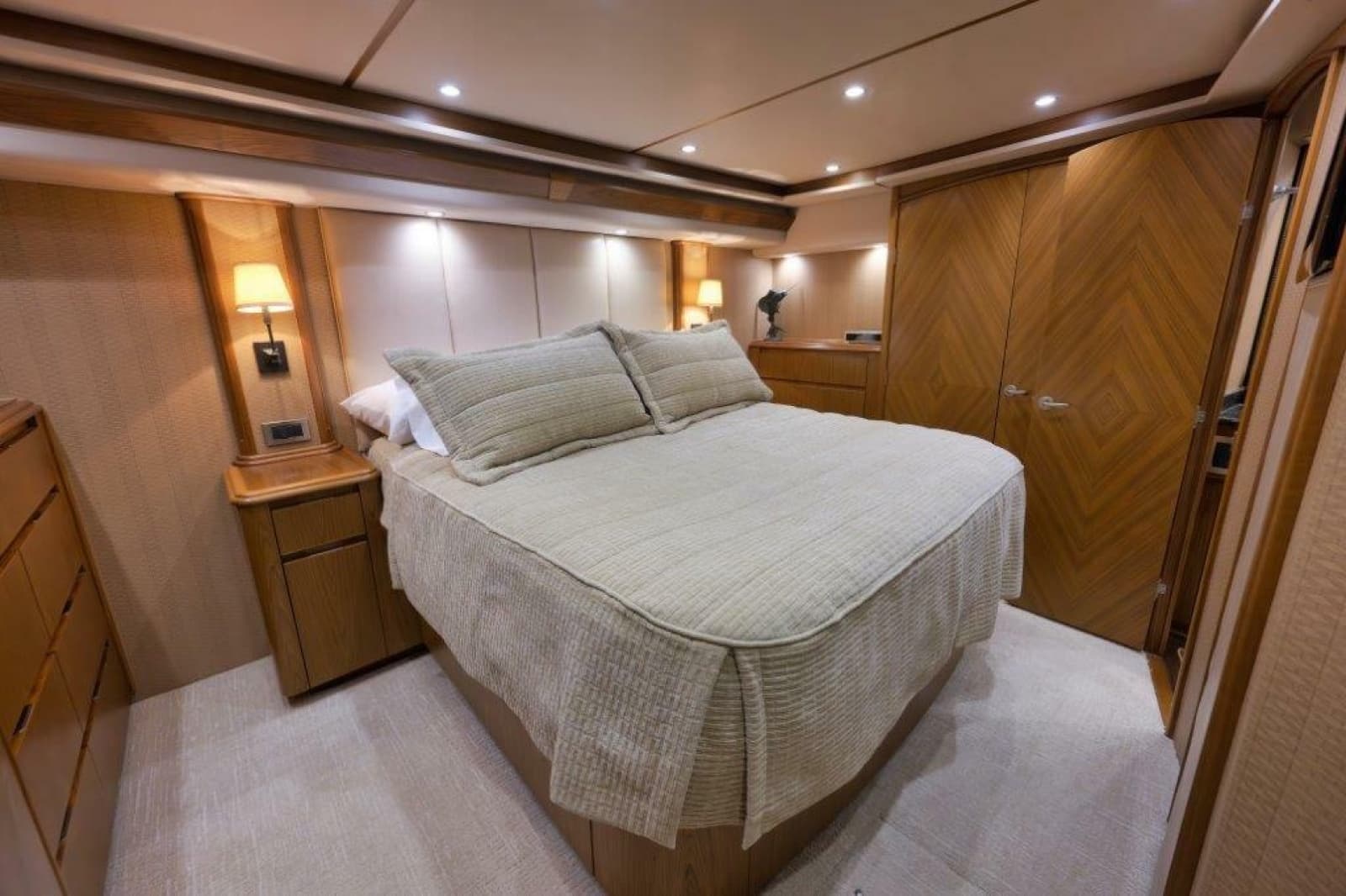 2011 Viking 70 Convertible - Photo 13