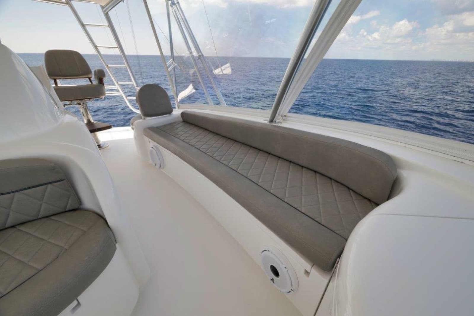 2011 Viking 70 Convertible - Photo 31
