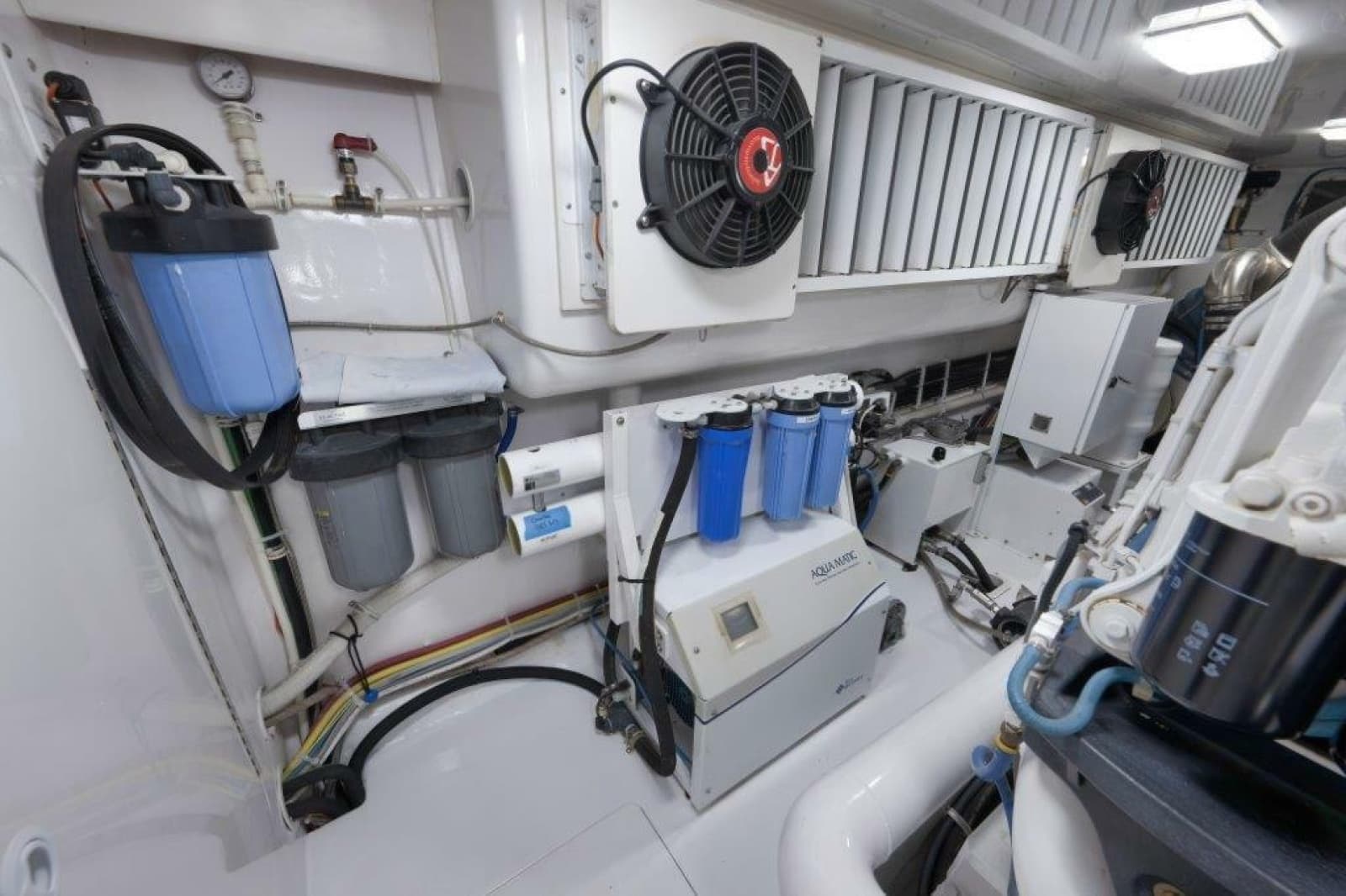 2011 Viking 70 Convertible - Photo 60