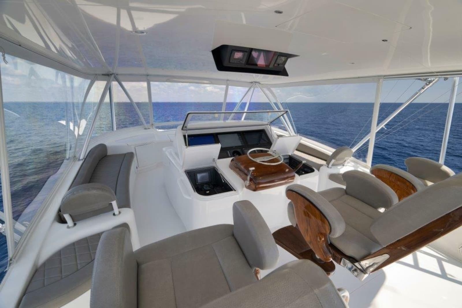 2011 Viking 70 Convertible - Photo 29