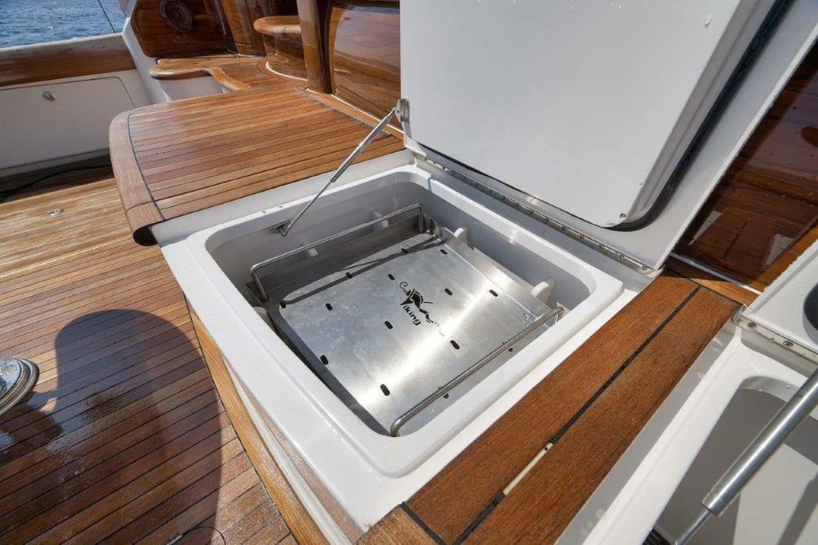 2011 Viking 70 Convertible - Photo 43