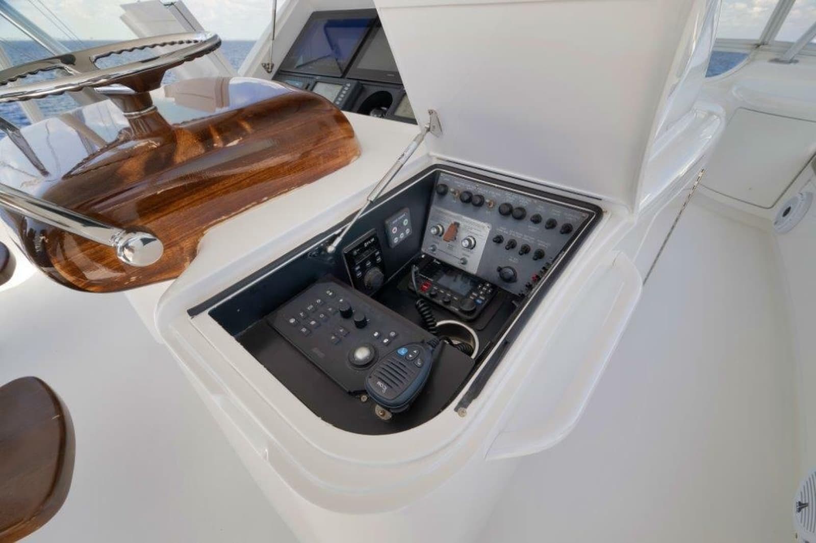 2011 Viking 70 Convertible - Photo 30