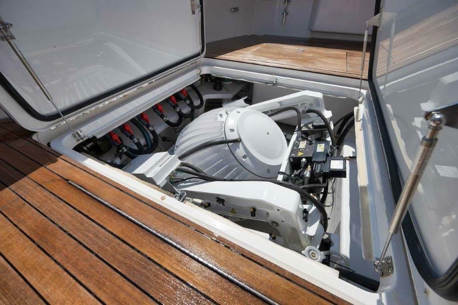 2011 Viking 70 Convertible - Photo 41