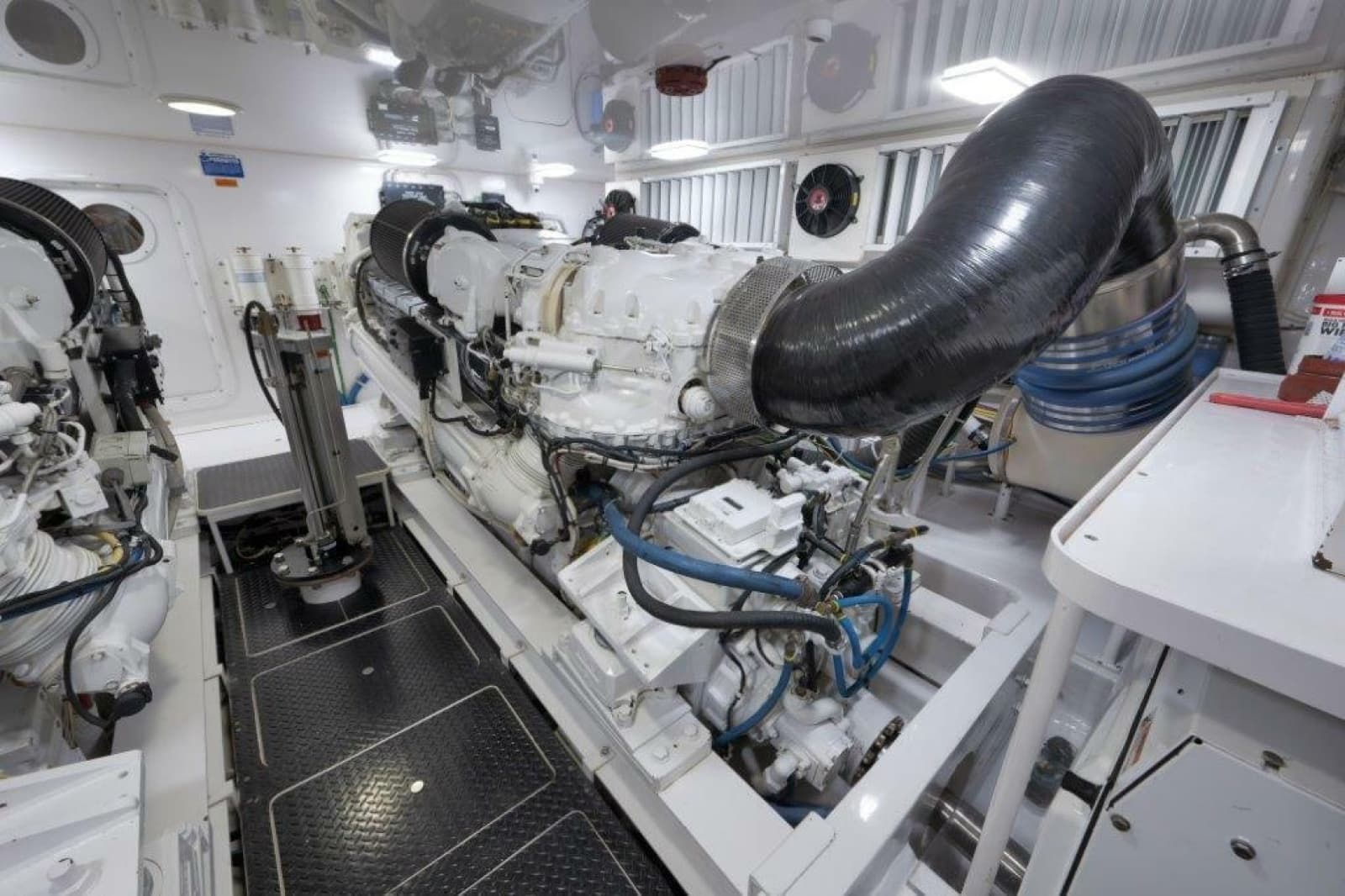 2011 Viking 70 Convertible - Photo 58