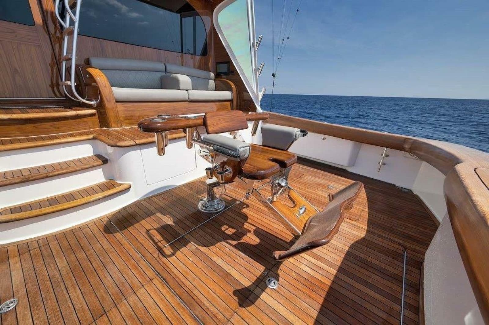 2011 Viking 70 Convertible - Photo 49
