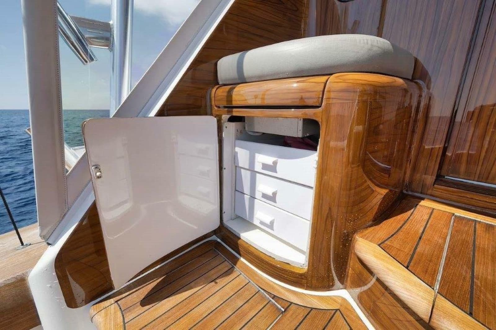 2011 Viking 70 Convertible - Photo 45