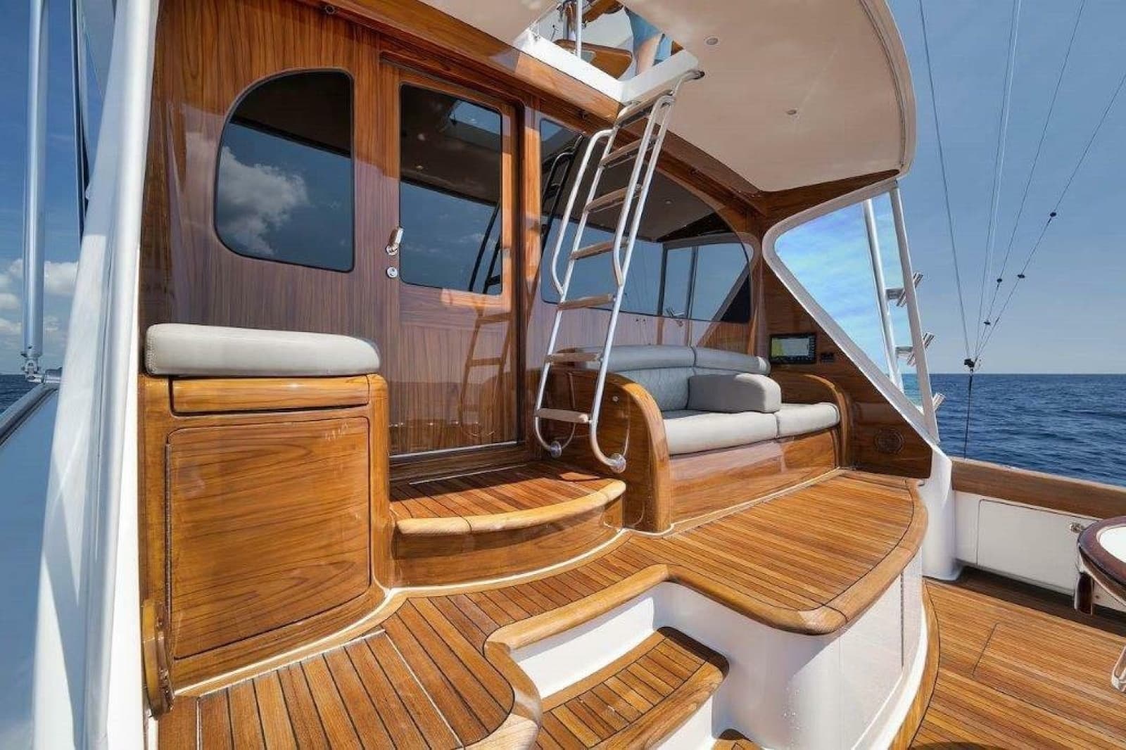 2011 Viking 70 Convertible - Photo 50