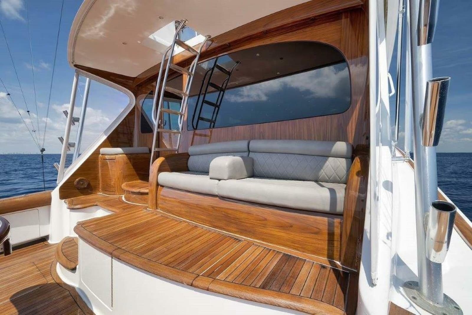 2011 Viking 70 Convertible - Photo 51