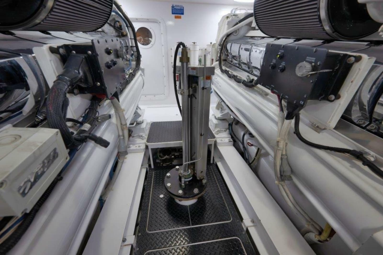 2011 Viking 70 Convertible - Photo 56