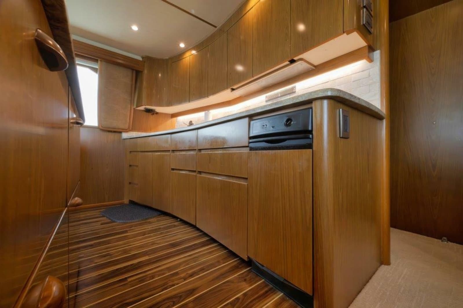 2011 Viking 70 Convertible - Photo 6