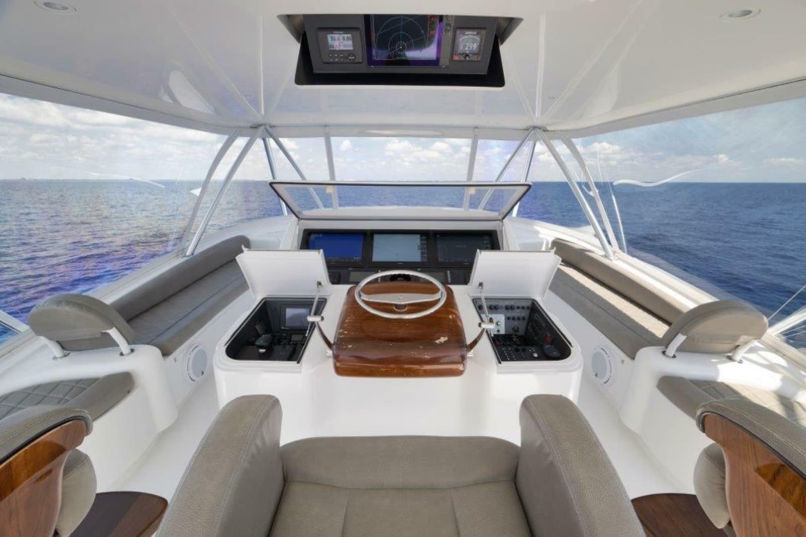 2011 Viking 70 Convertible - Photo 27