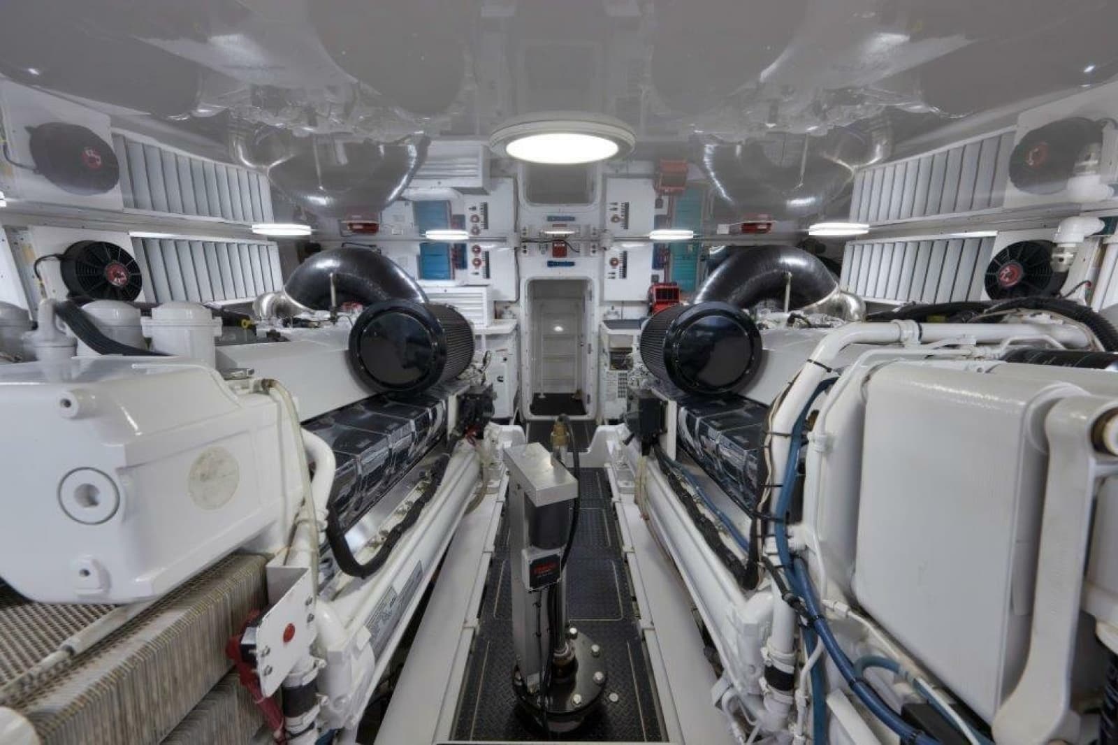 2011 Viking 70 Convertible - Photo 61