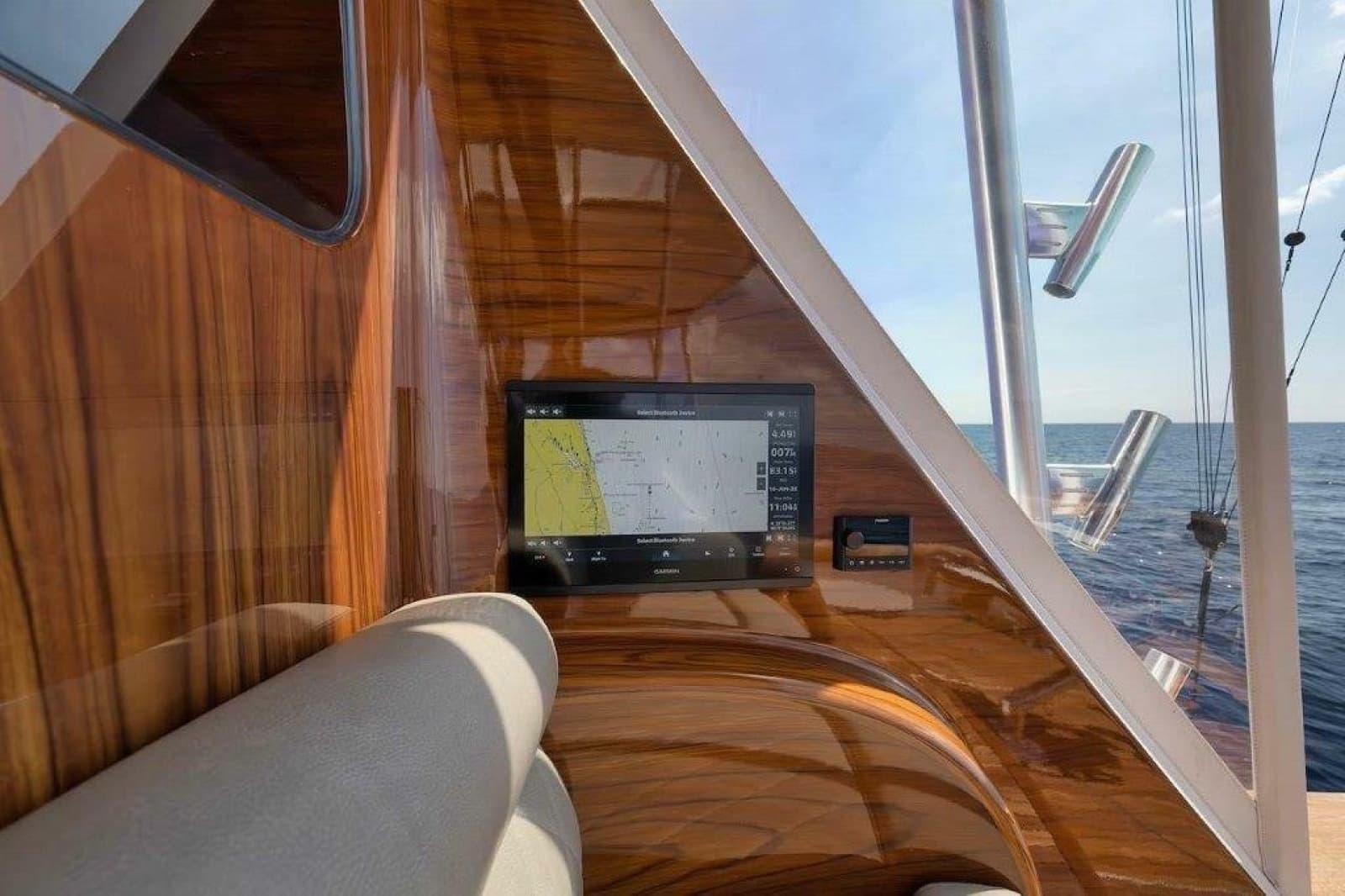 2011 Viking 70 Convertible - Photo 47