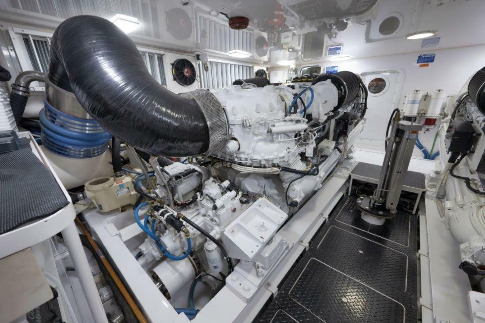 2011 Viking 70 Convertible - Photo 57