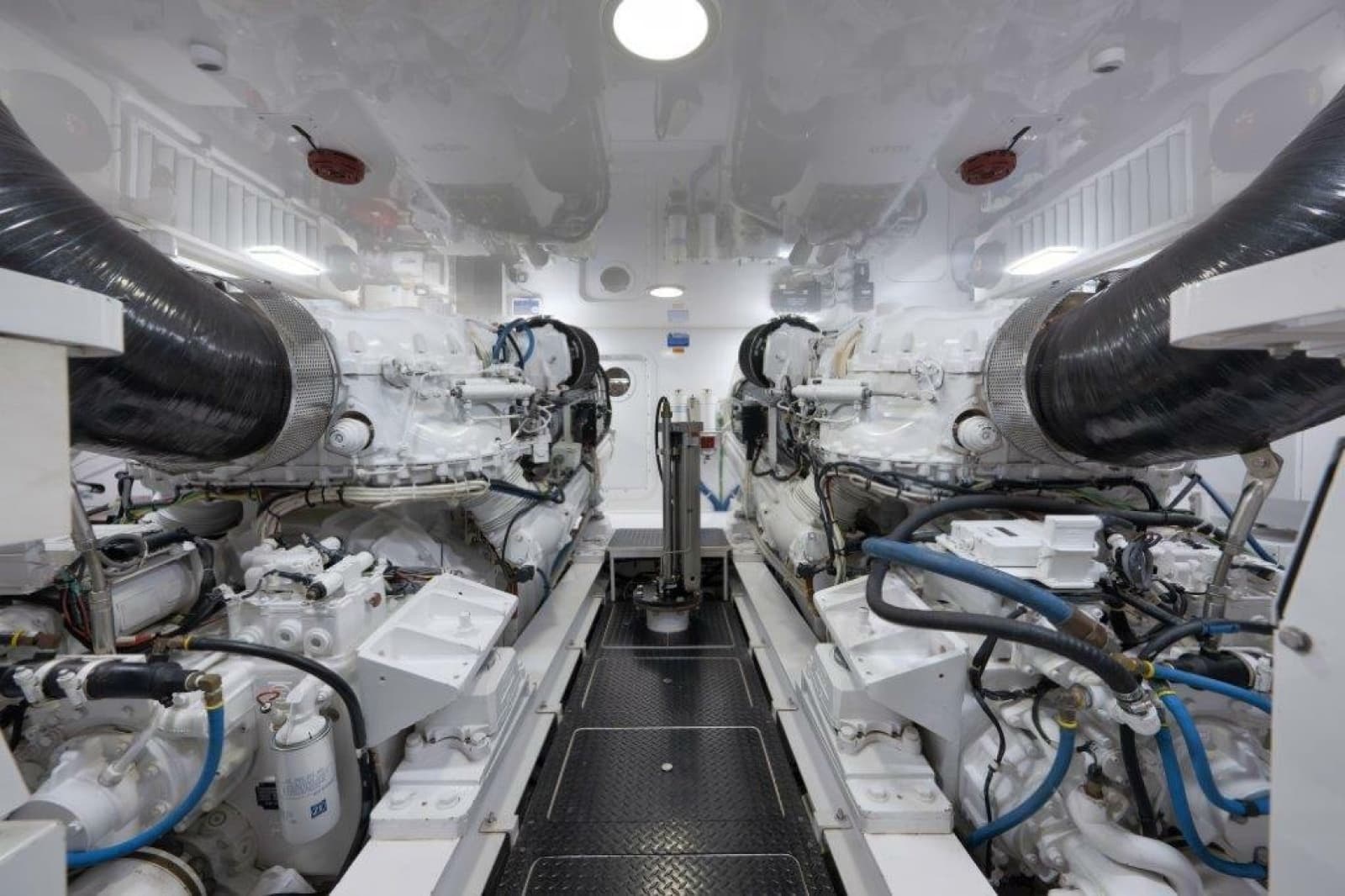 2011 Viking 70 Convertible - Photo 55