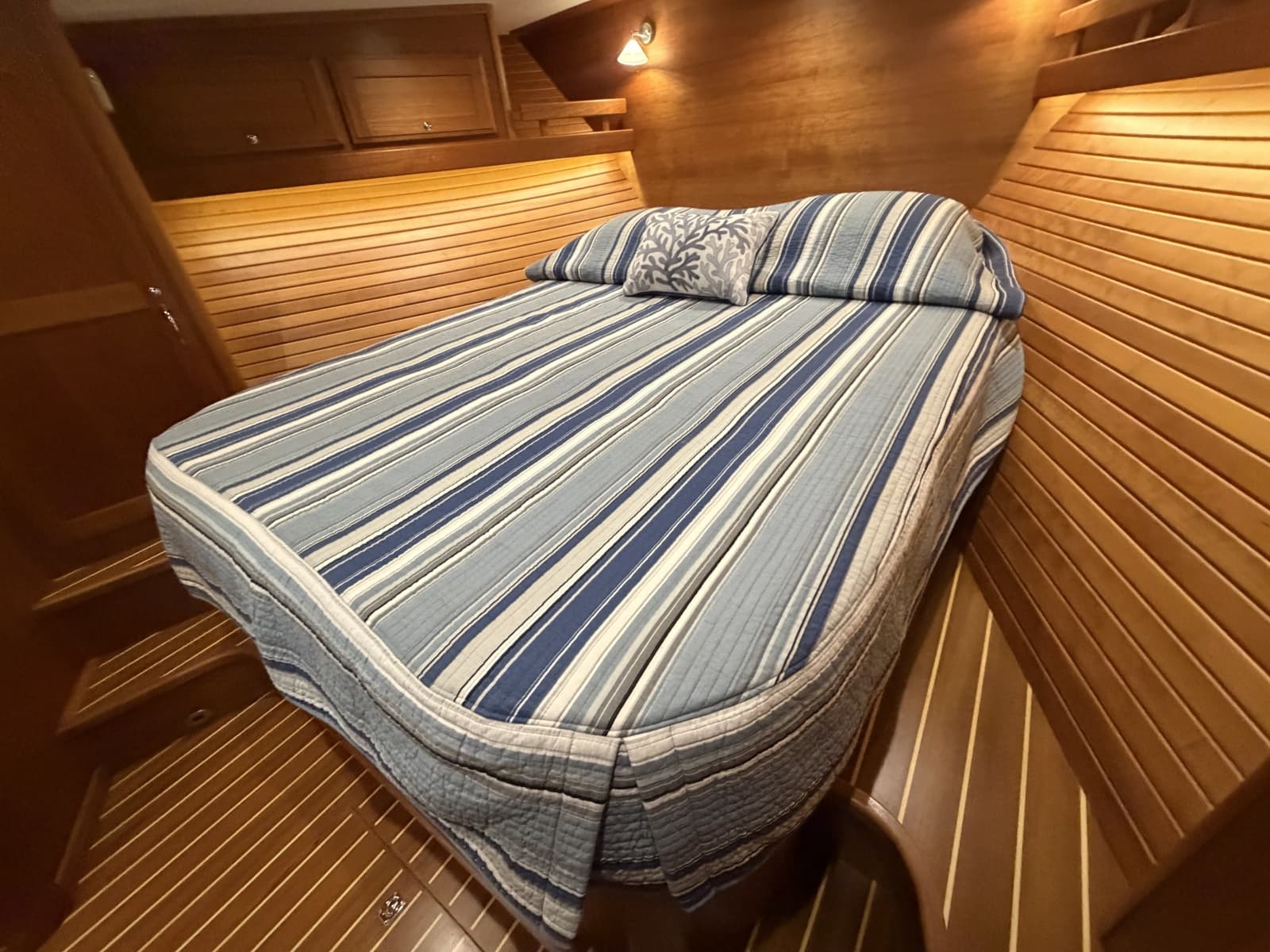 2016 Sabre 48 Salon Express - Photo 35